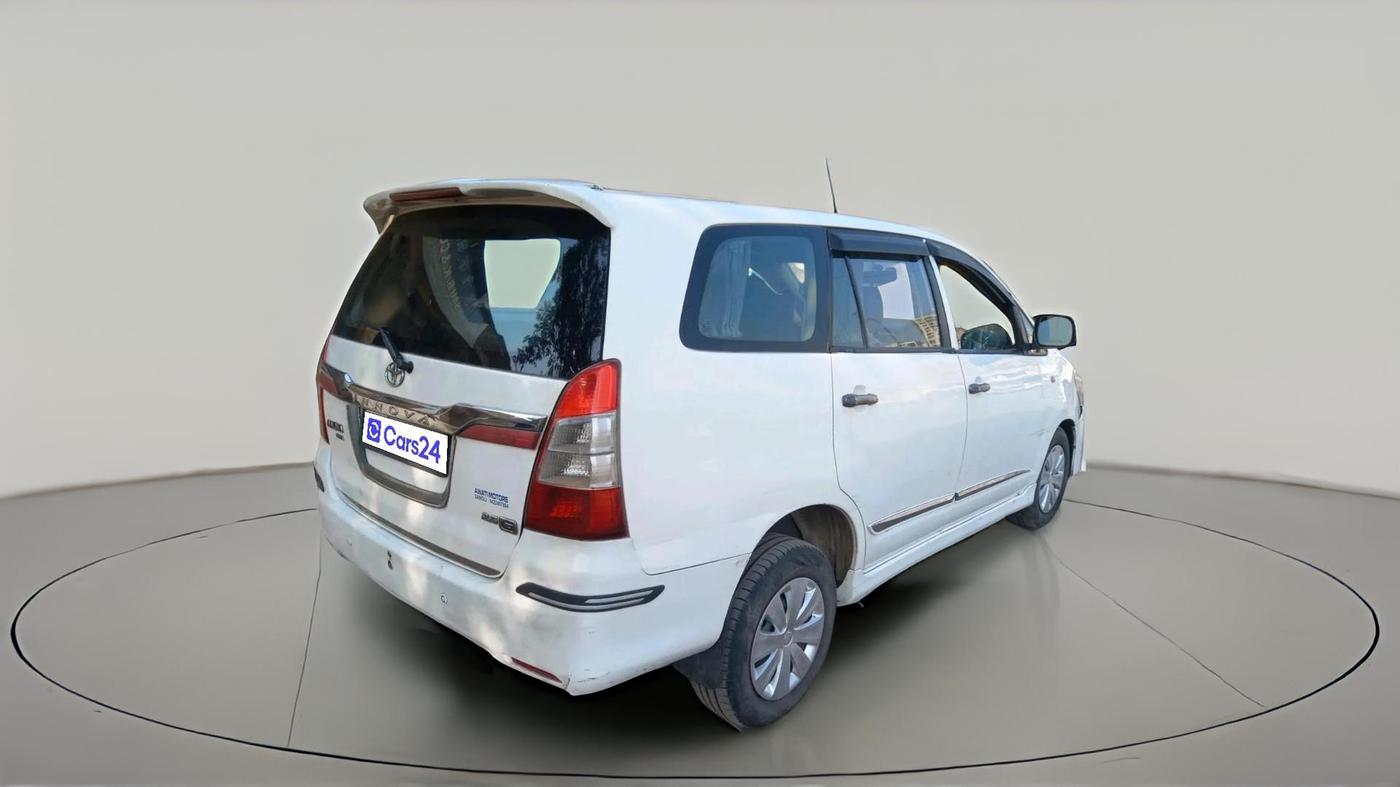 2013 Toyota Innova 2.5 GX 8 STR, Diesel, Manual, 2,08,500 km, exterior