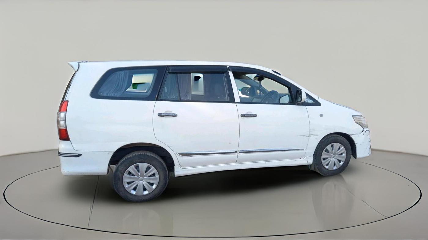 2013 Toyota Innova 2.5 GX 8 STR, Diesel, Manual, 2,08,500 km, exterior