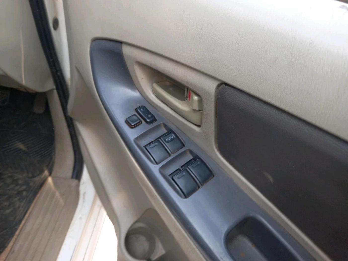 2013 Toyota Innova 2.5 GX 8 STR, Diesel, Manual, 2,08,500 km, interior