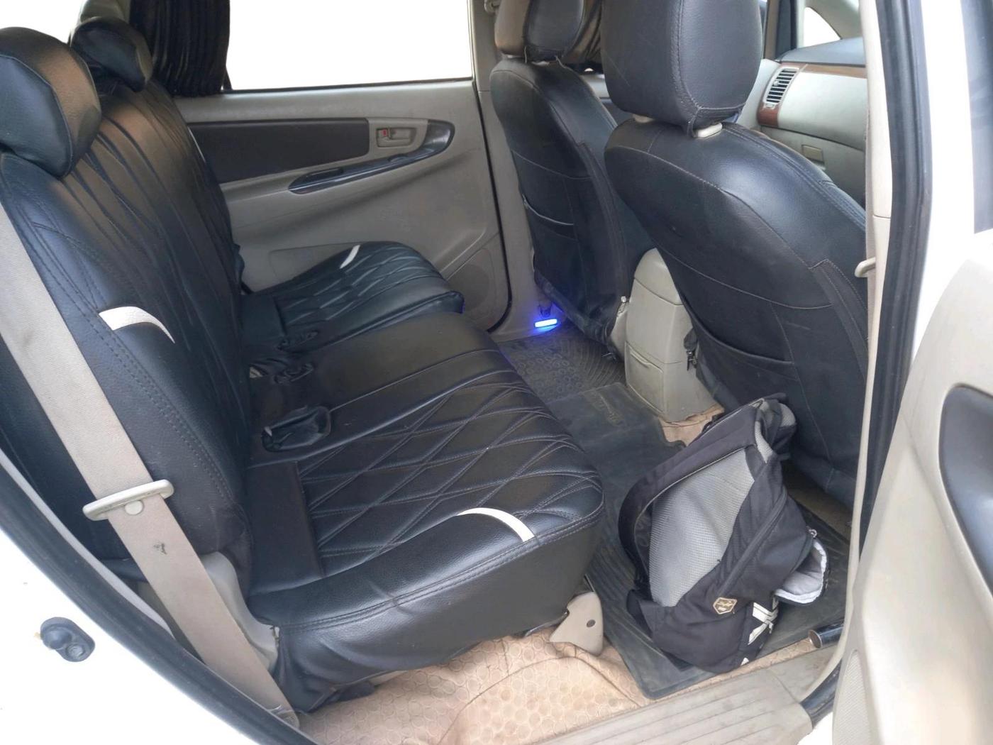 2013 Toyota Innova 2.5 GX 8 STR, Diesel, Manual, 2,08,500 km, interior