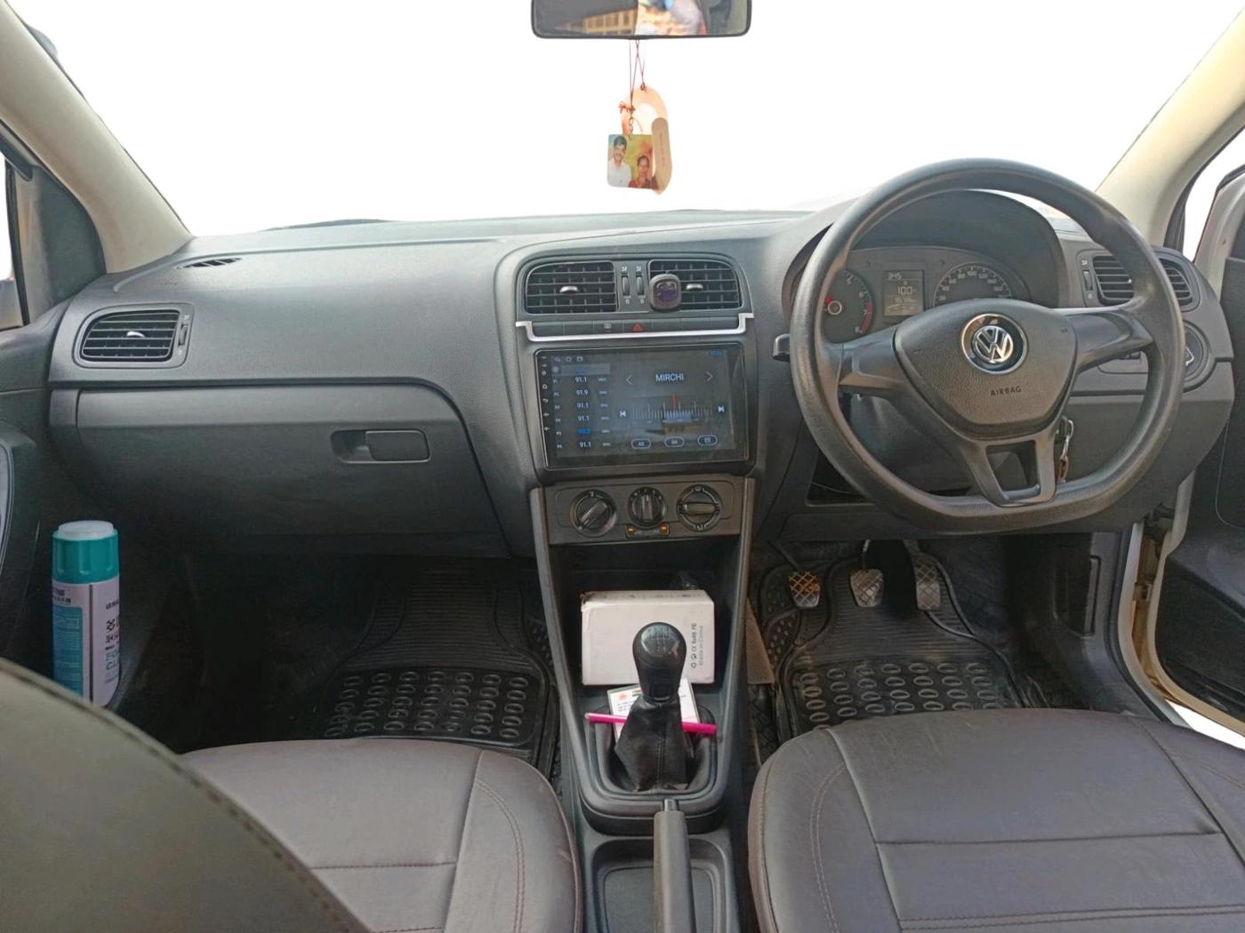 2015 Volkswagen Polo COMFORTLINE 1.2L, Petrol, Manual, 96,300 km, interior