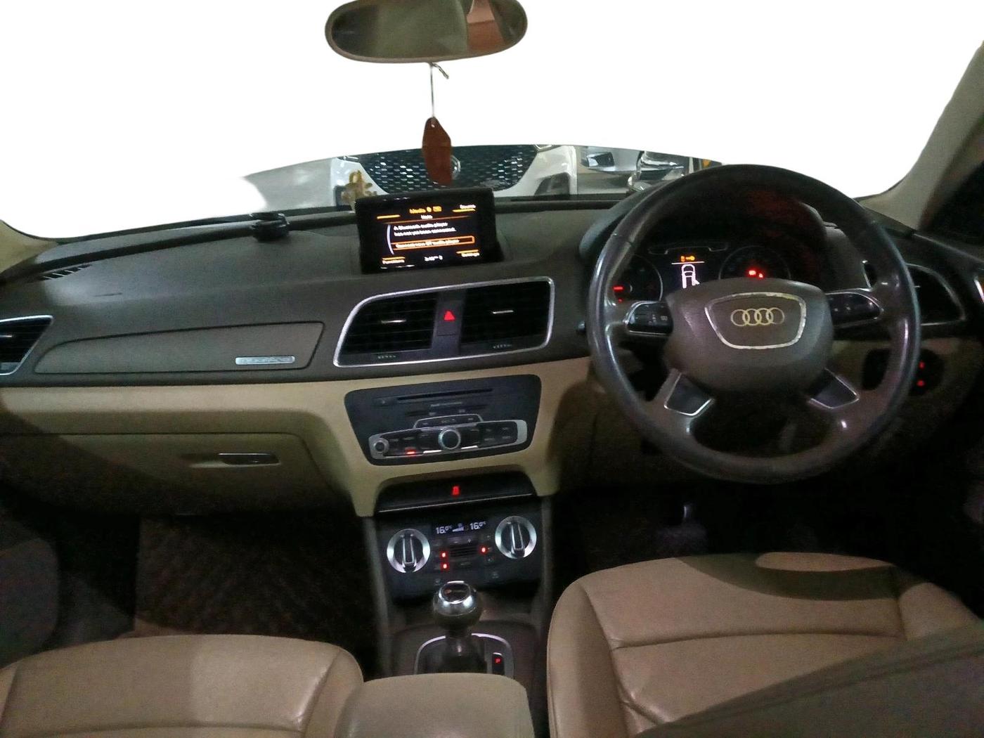 2013 Audi Q3 2.0 QUATTRO TDI AT, Diesel, Automatic, 1,22,536 km, interior