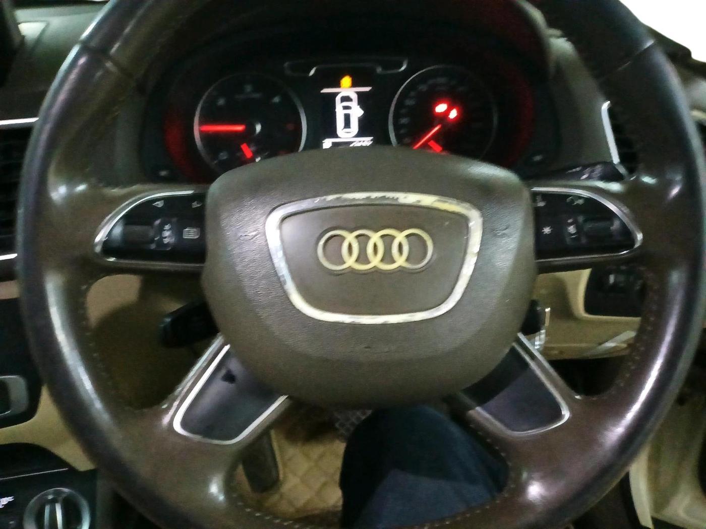 2013 Audi Q3 2.0 QUATTRO TDI AT, Diesel, Automatic, 1,22,536 km, interior