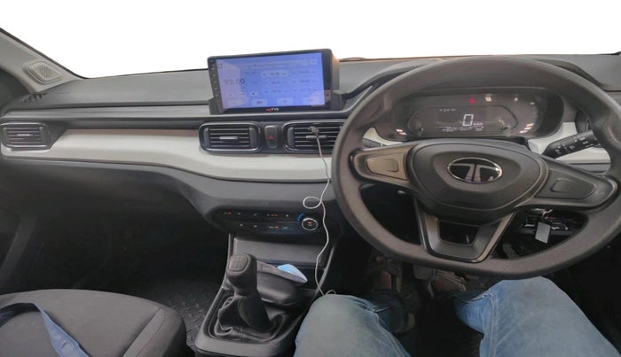 2024 Tata PUNCH PURE MT CNG, CNG, Manual, 17,703 km, interior