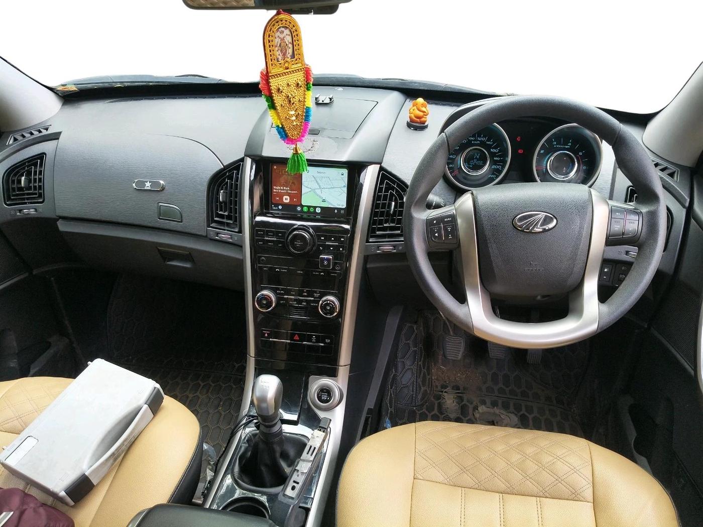 2019 Mahindra XUV500 W7, Diesel, Manual, 1,02,408 km, interior