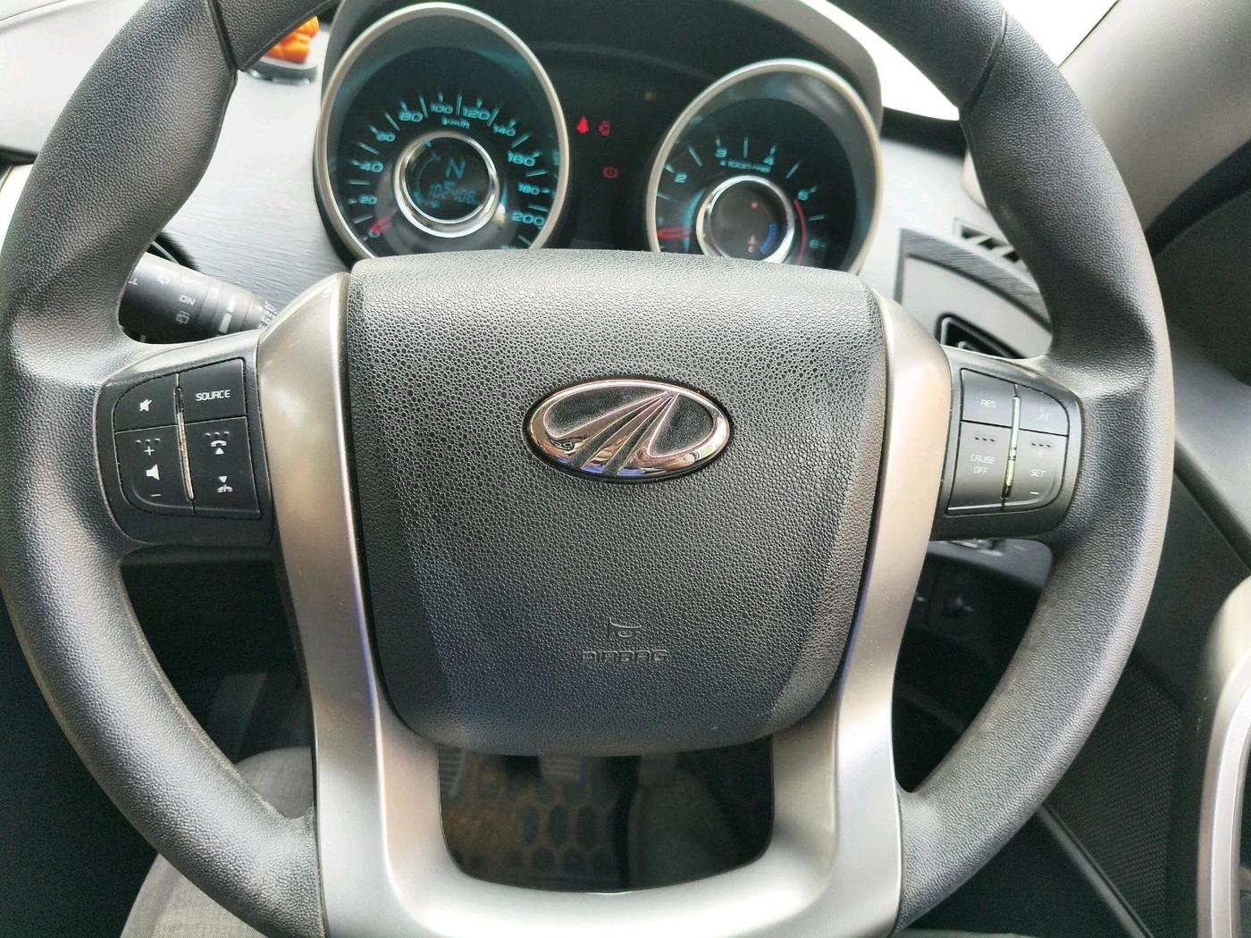 2019 Mahindra XUV500 W7, Diesel, Manual, 1,02,408 km, interior