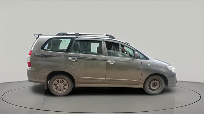 2014 Toyota Innova 2.5 GX 7 STR, Diesel, Manual, 1,44,380 km, exterior