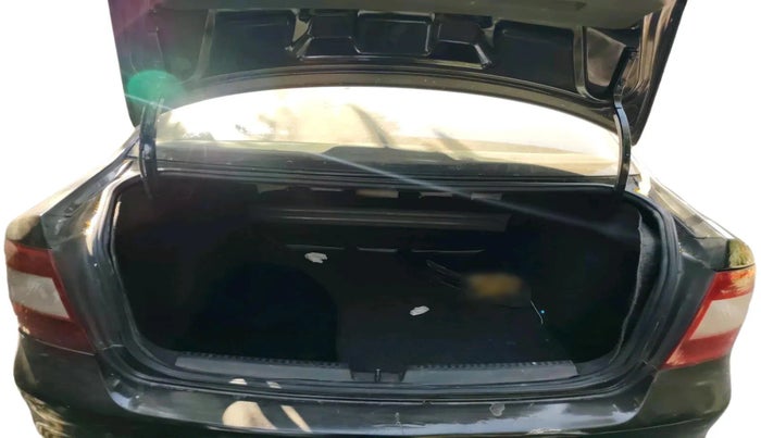 2013 Skoda Rapid ELEGANCE 1.6 TDI CR MT, Diesel, Manual, 2,55,961 km, exterior