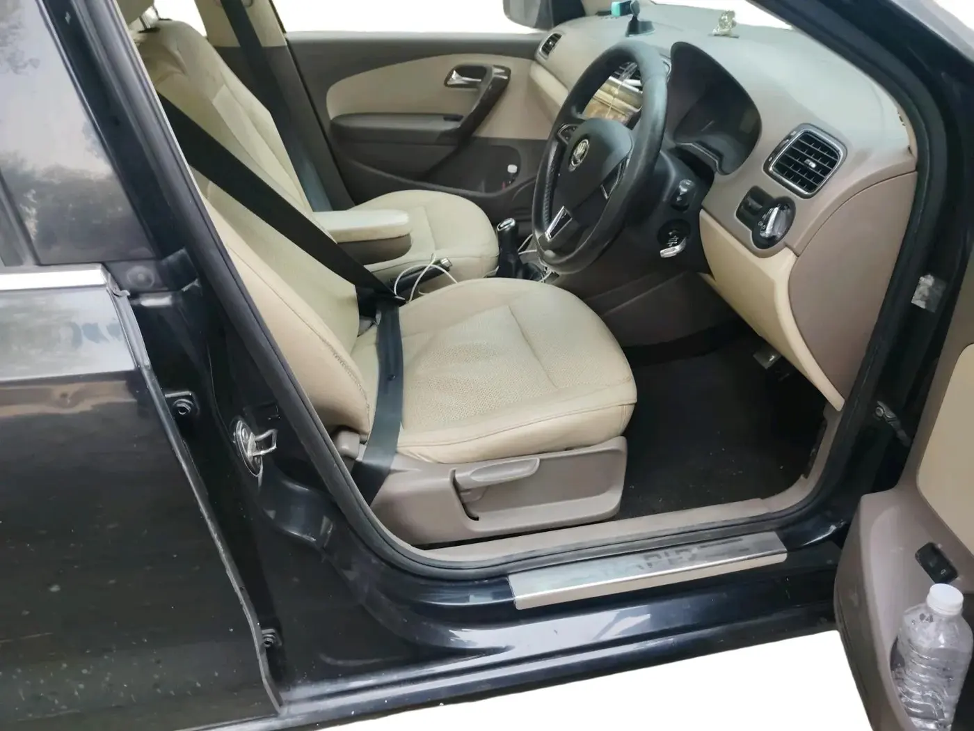 2013 Skoda Rapid ELEGANCE 1.6 TDI CR MT, Diesel, Manual, 2,55,961 km, interior