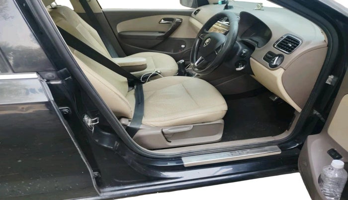 2013 Skoda Rapid ELEGANCE 1.6 TDI CR MT, Diesel, Manual, 2,55,961 km, interior