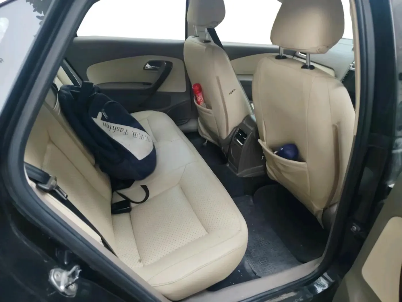 2013 Skoda Rapid ELEGANCE 1.6 TDI CR MT, Diesel, Manual, 2,55,961 km, interior