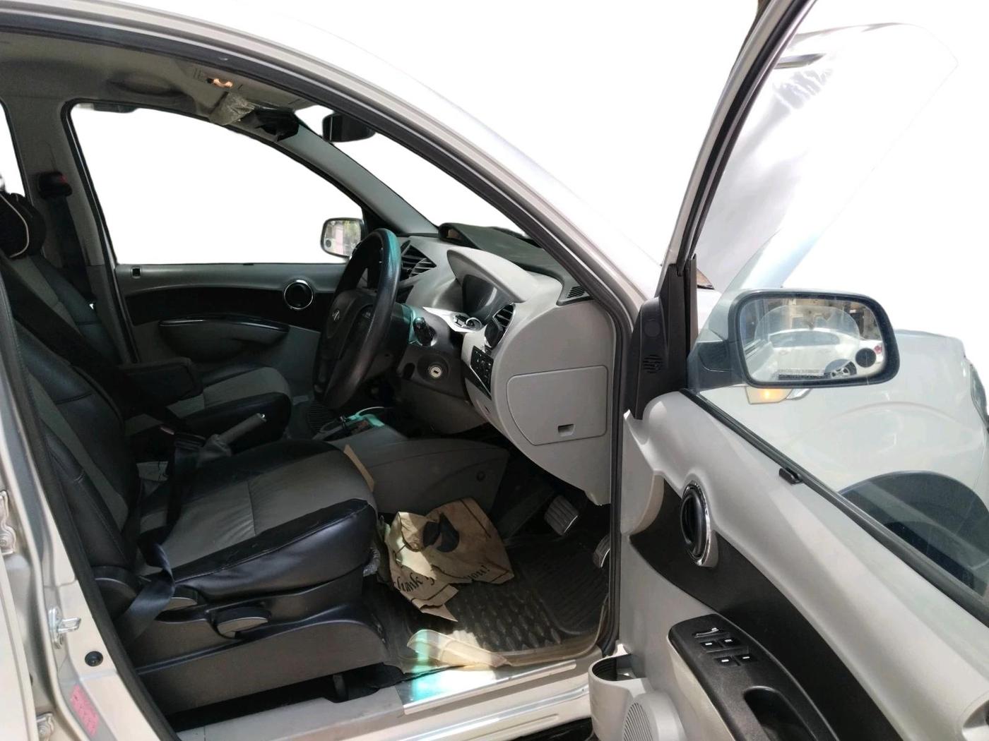 2016 Mahindra NUVOSPORT N8 AMT, Diesel, Automatic, 62,570 km, interior