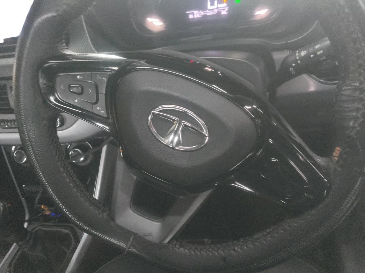 2022 Tata NEXON XM SUNROOF PETROL, Petrol, Manual, 35,168 km, interior