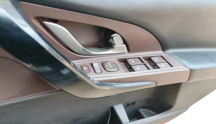 2011 Mahindra XUV500 W8 AWD, Diesel, Manual, 1,48,413 km, interior