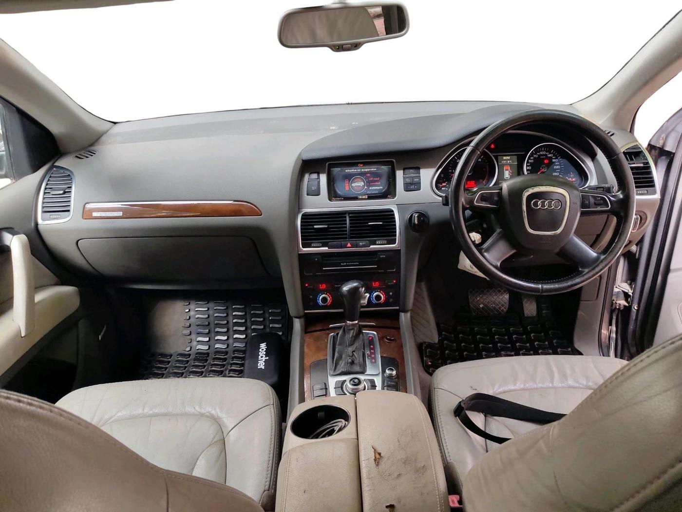 2011 Audi Q7 3.0 TDI QUATTRO, Diesel, Automatic, 1,14,984 km, interior