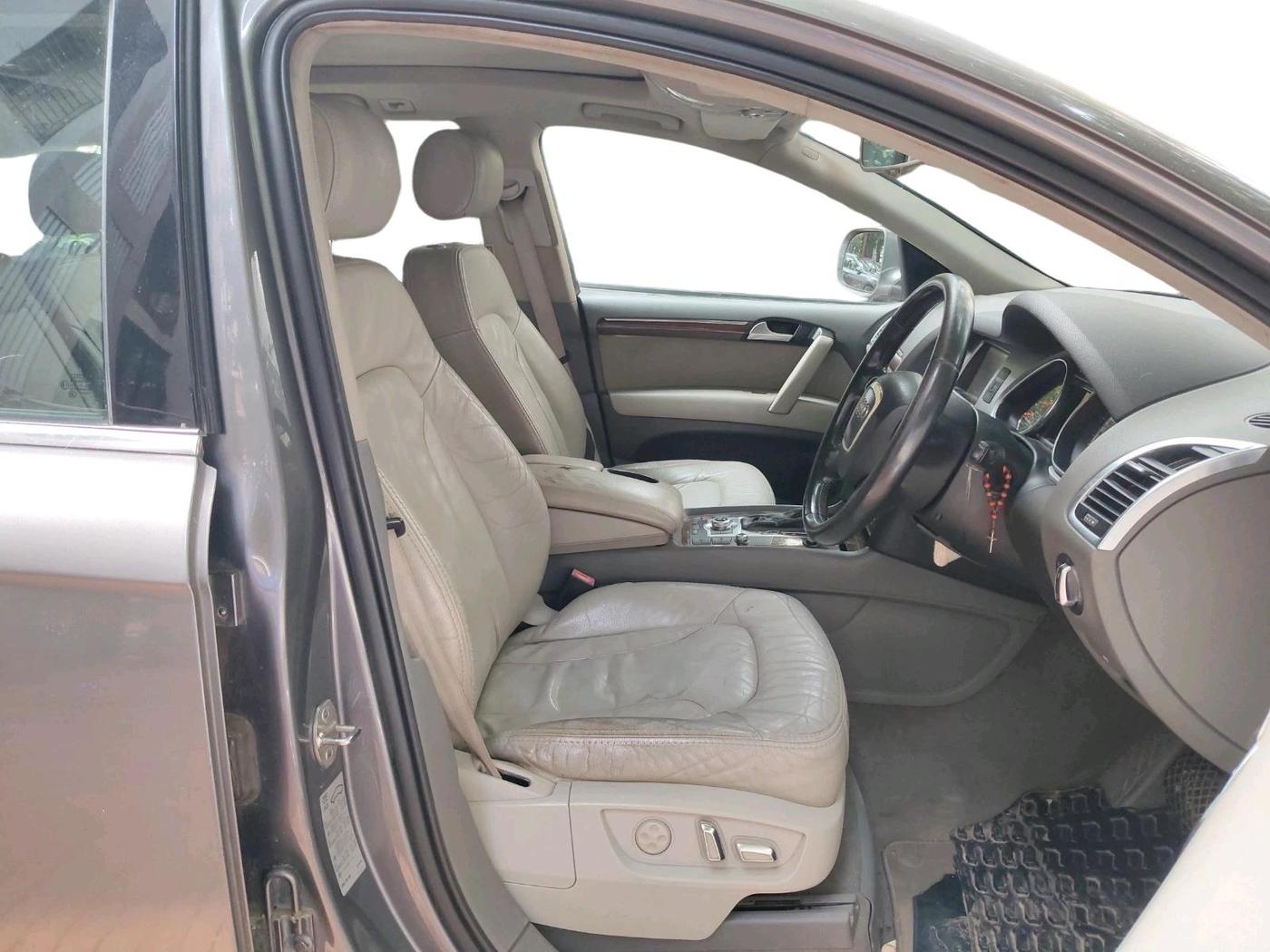2011 Audi Q7 3.0 TDI QUATTRO, Diesel, Automatic, 1,14,984 km, interior