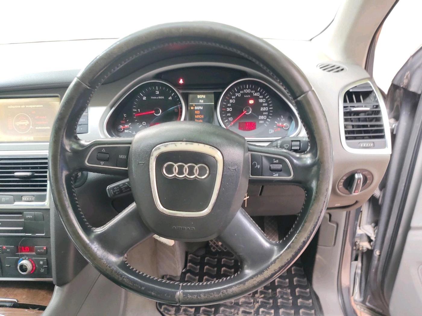 2011 Audi Q7 3.0 TDI QUATTRO, Diesel, Automatic, 1,14,984 km, interior