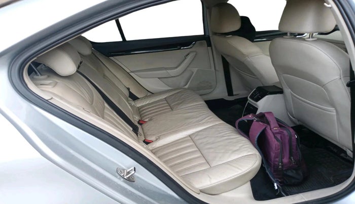 2017 Skoda Octavia L&K 1.8 TSI AT, Petrol, Automatic, 1,22,616 km, interior