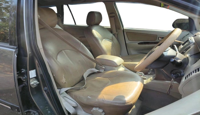 2012 Toyota Innova VX 2.5 7 STR, Diesel, Manual, 2,02,074 km, interior