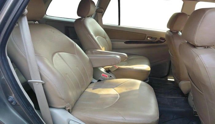 2012 Toyota Innova VX 2.5 7 STR, Diesel, Manual, 2,02,074 km, interior