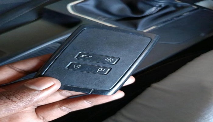 2022 Renault Kiger RXT (O) AMT DUAL TONE, Petrol, Automatic, 10,961 km, interior