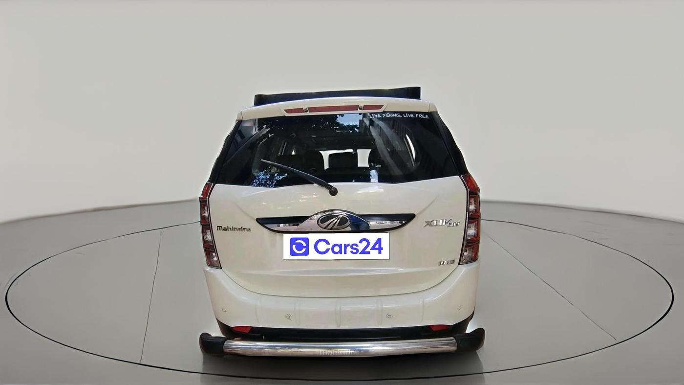 2015 Mahindra XUV500 W10, Diesel, Manual, 1,26,812 km, exterior