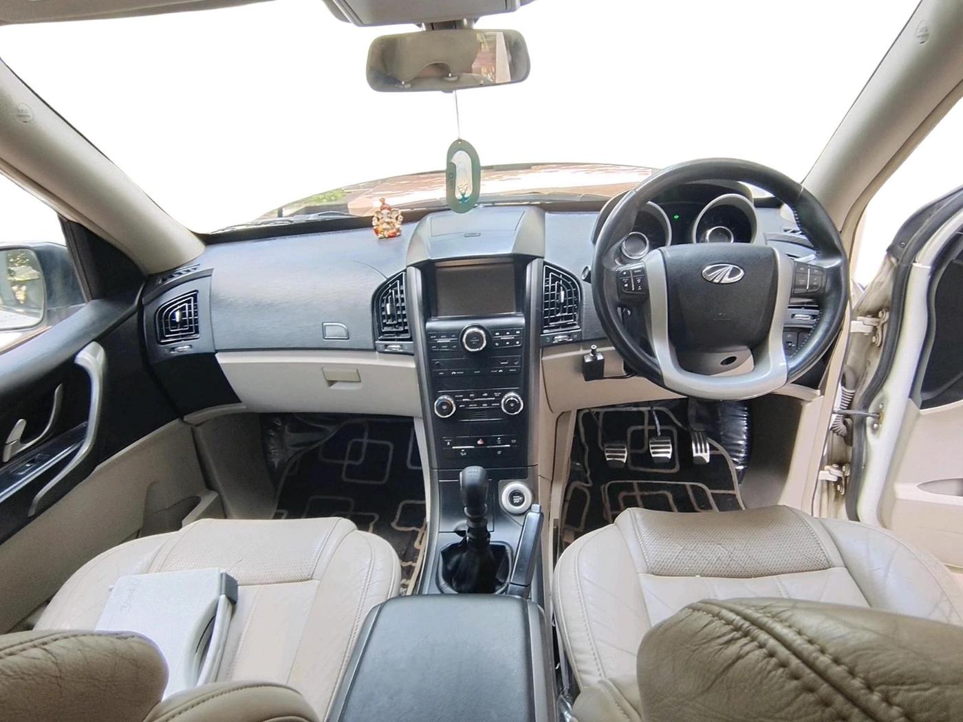 2015 Mahindra XUV500 W10, Diesel, Manual, 1,26,812 km, interior