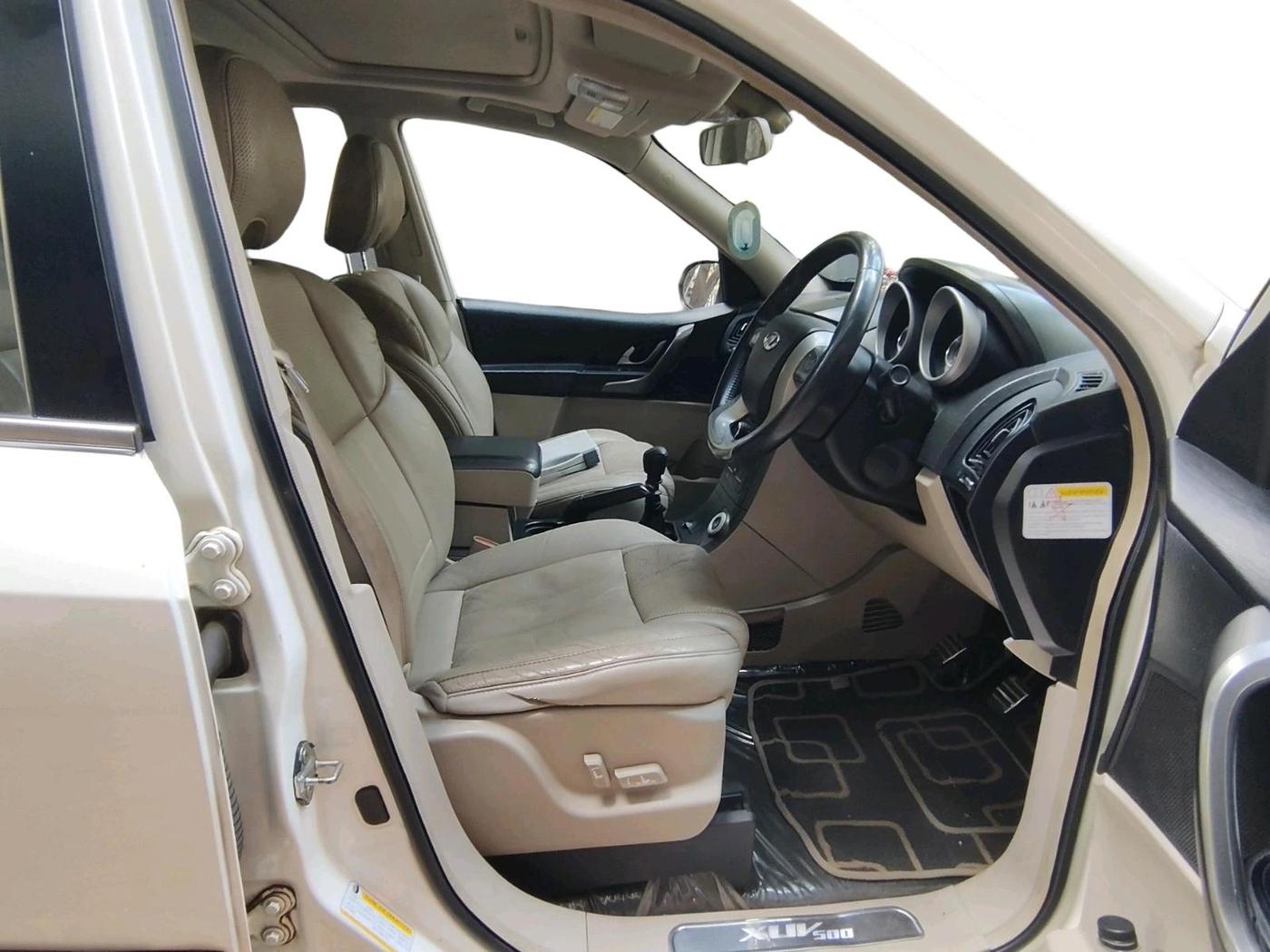 2015 Mahindra XUV500 W10, Diesel, Manual, 1,26,812 km, interior