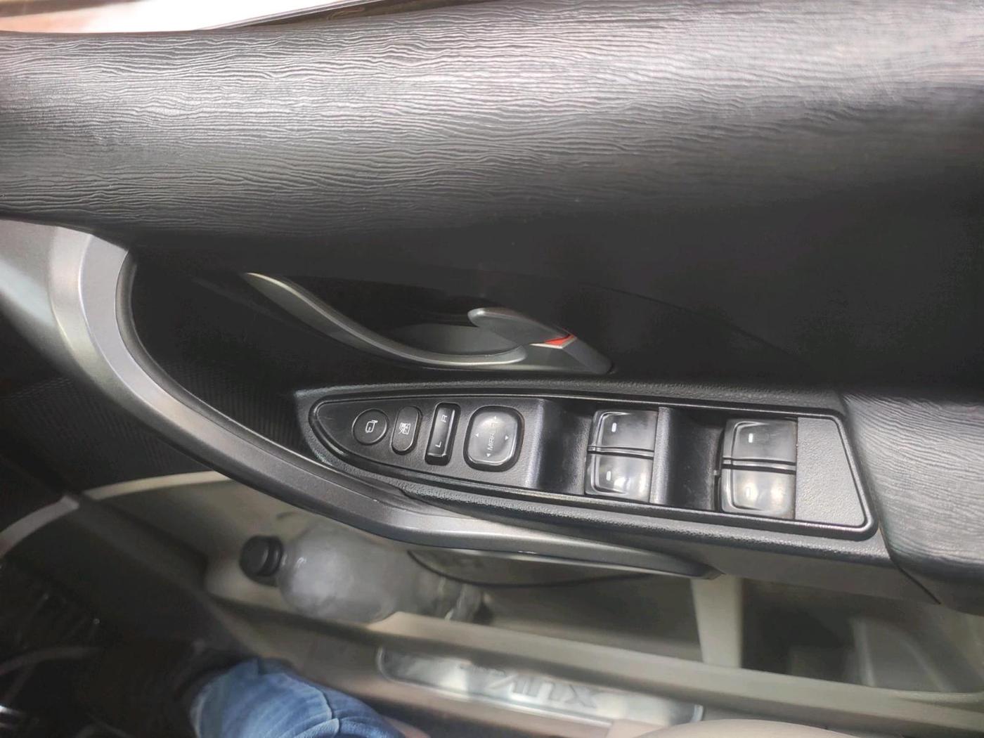 2015 Mahindra XUV500 W10, Diesel, Manual, 1,26,812 km, interior