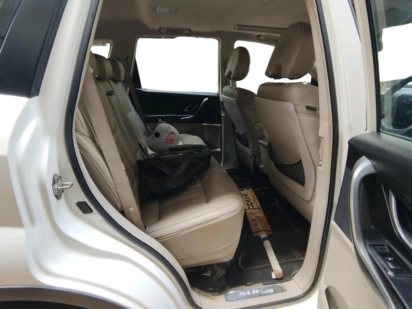 2015 Mahindra XUV500 W10, Diesel, Manual, 1,26,812 km, interior