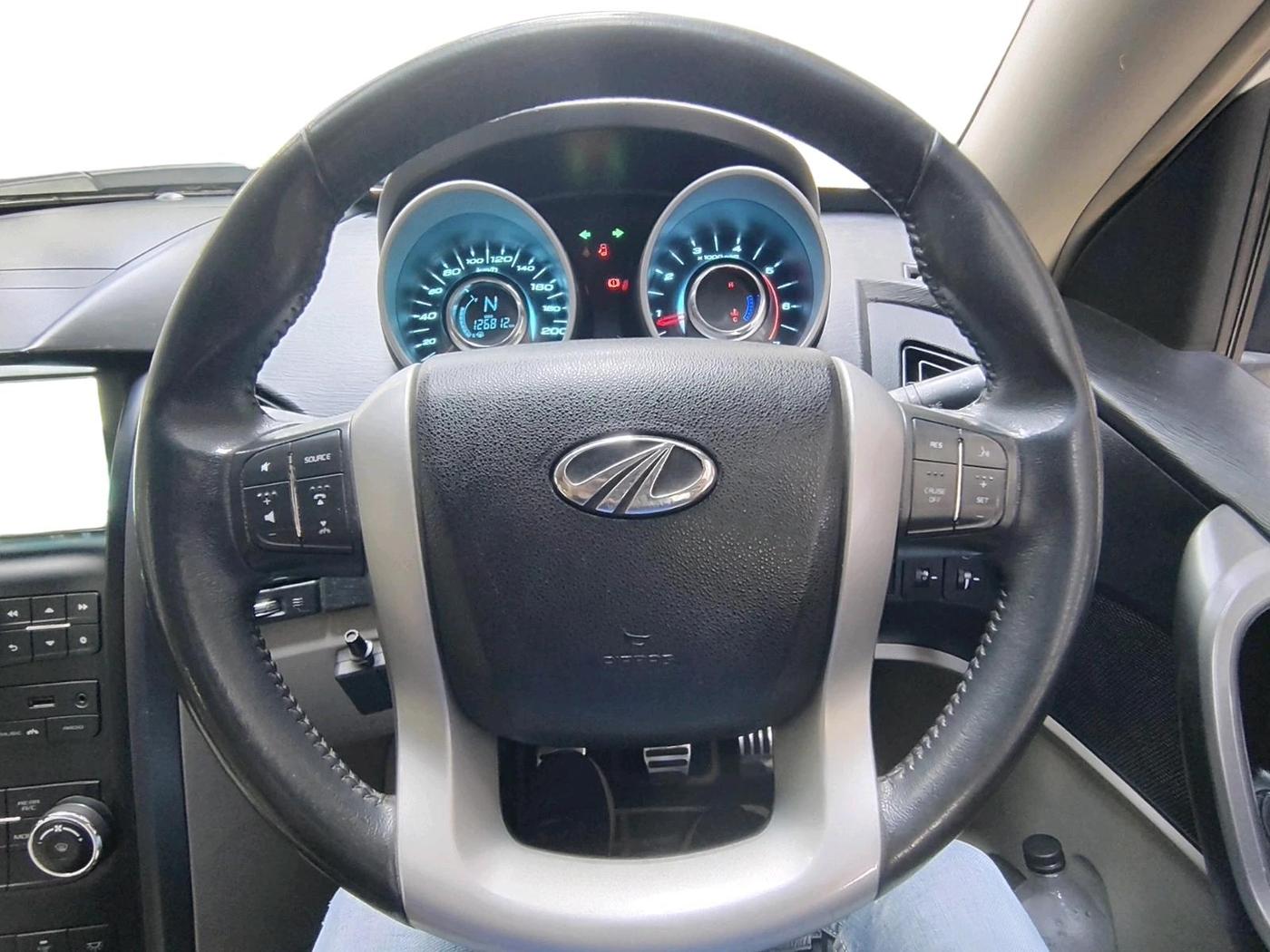 2015 Mahindra XUV500 W10, Diesel, Manual, 1,26,812 km, interior