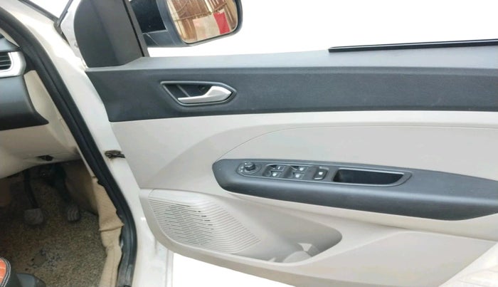 2022 Renault TRIBER RXZ, Petrol, Manual, 18,156 km, interior