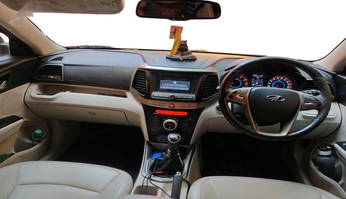 2021 Mahindra XUV300 W8(O) 1.2 PETROL DUAL TONE, Petrol, Manual, 74,998 km, interior
