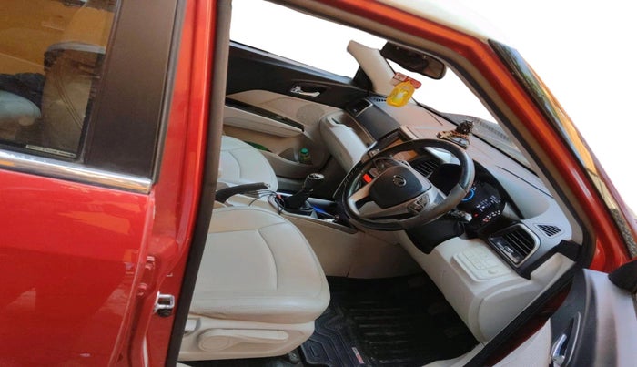 2021 Mahindra XUV300 W8(O) 1.2 PETROL DUAL TONE, Petrol, Manual, 74,998 km, interior