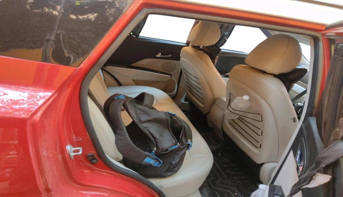 2021 Mahindra XUV300 W8(O) 1.2 PETROL DUAL TONE, Petrol, Manual, 74,998 km, interior