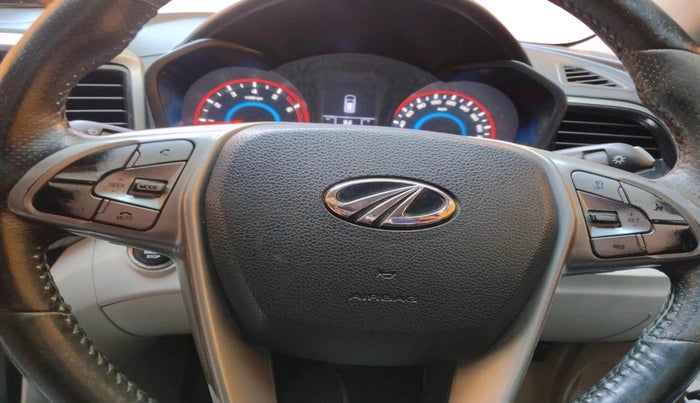 2021 Mahindra XUV300 W8(O) 1.2 PETROL DUAL TONE, Petrol, Manual, 74,998 km, interior