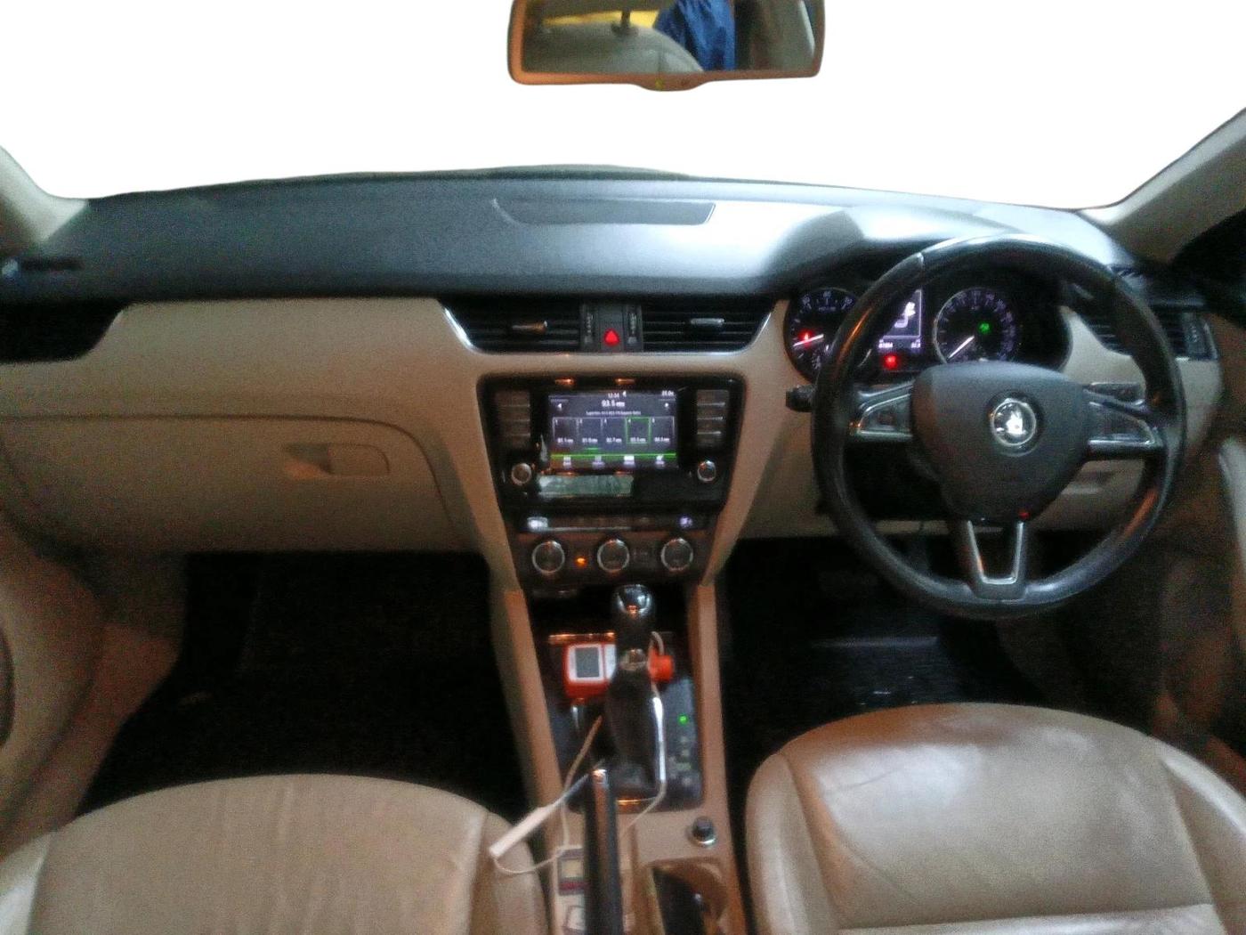 2016 Skoda Octavia STYLE PLUS AT 1.8 TSI, Petrol, Automatic, 61,994 km, interior
