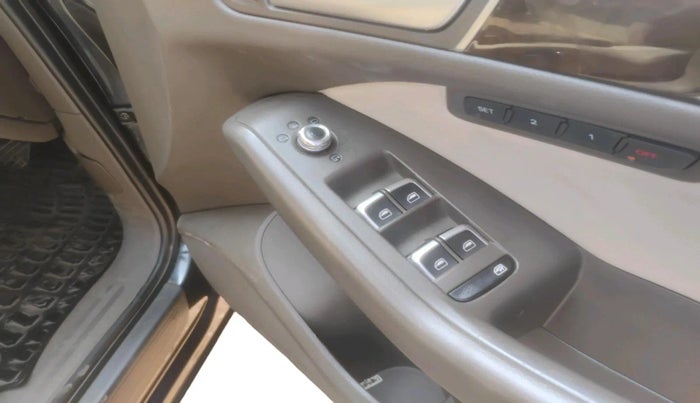 2013 Audi Q5 2.0 TDI QUATTRO, Diesel, Automatic, 1,13,561 km, interior