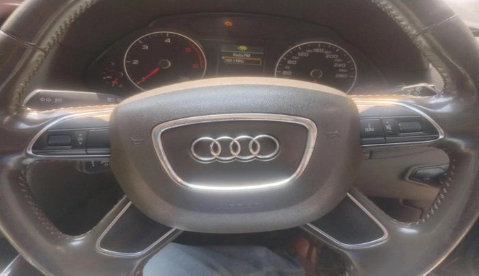 2013 Audi Q5 2.0 TDI QUATTRO, Diesel, Automatic, 1,13,561 km, interior