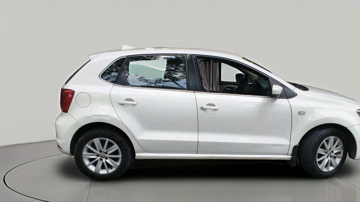 2015 Volkswagen Polo HIGHLINE1.2L, Petrol, Manual, 1,44,322 km, exterior
