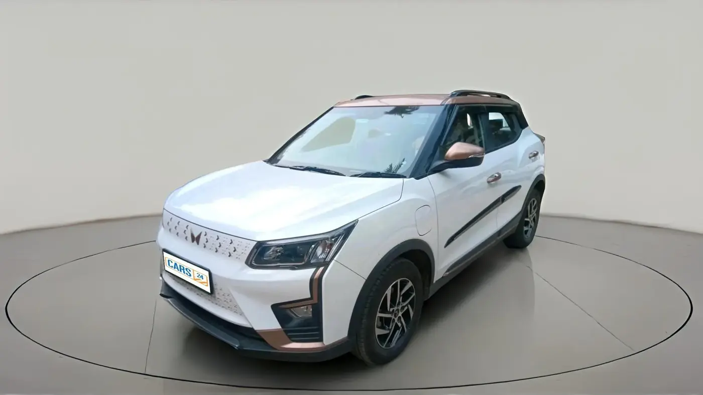 2024 Mahindra XUV400 EL Pro 39.4 KWH Dual Tone, Electric, Automatic, 11,963 km, exterior