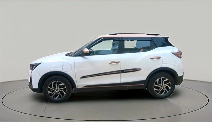 2024 Mahindra XUV400 EL Pro 39.4 KWH Dual Tone, Electric, Automatic, 11,963 km, exterior