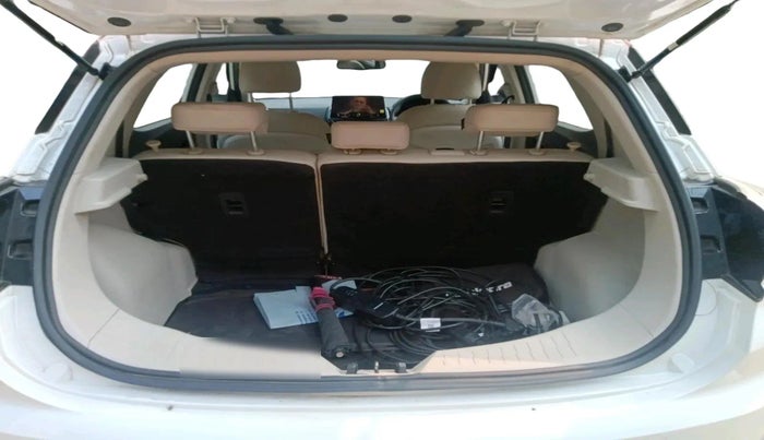 2024 Mahindra XUV400 EL Pro 39.4 KWH Dual Tone, Electric, Automatic, 11,963 km, exterior