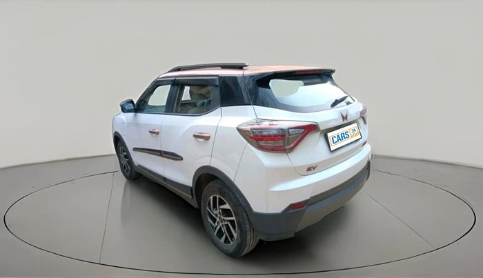 2024 Mahindra XUV400 EL Pro 39.4 KWH Dual Tone, Electric, Automatic, 11,963 km, exterior