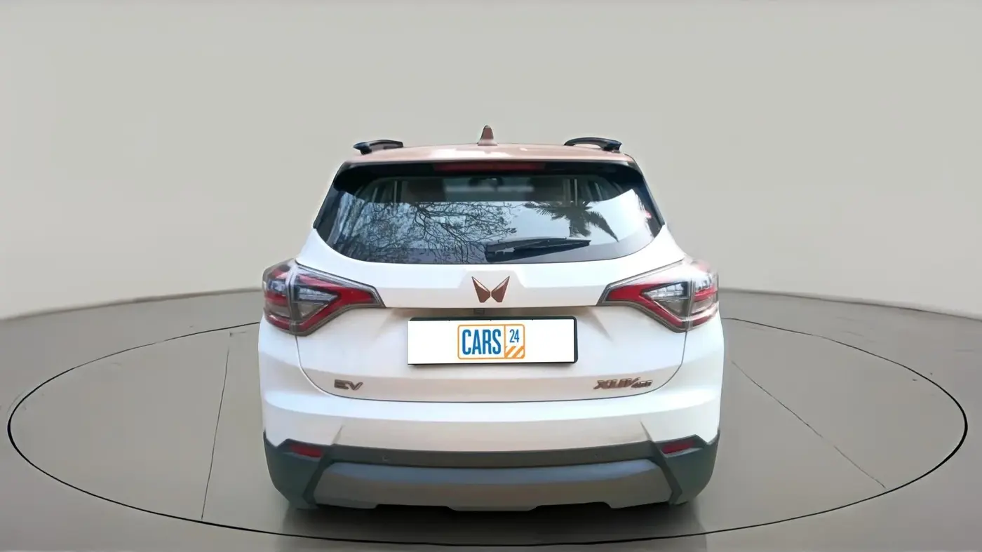 2024 Mahindra XUV400 EL Pro 39.4 KWH Dual Tone, Electric, Automatic, 11,963 km, exterior