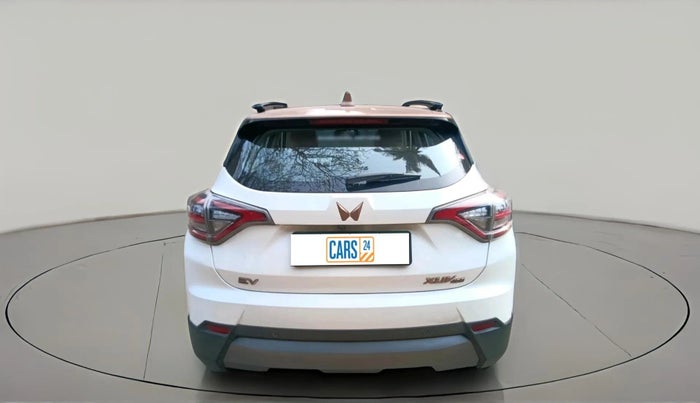 2024 Mahindra XUV400 EL Pro 39.4 KWH Dual Tone, Electric, Automatic, 11,963 km, exterior