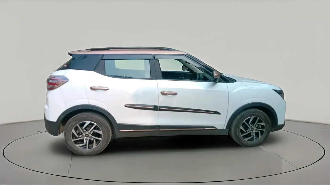 2024 Mahindra XUV400 EL Pro 39.4 KWH Dual Tone, Electric, Automatic, 11,963 km, exterior