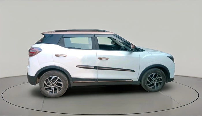 2024 Mahindra XUV400 EL Pro 39.4 KWH Dual Tone, Electric, Automatic, 11,963 km, exterior