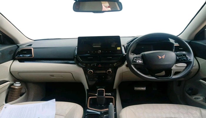 2024 Mahindra XUV400 EL Pro 39.4 KWH Dual Tone, Electric, Automatic, 11,963 km, interior