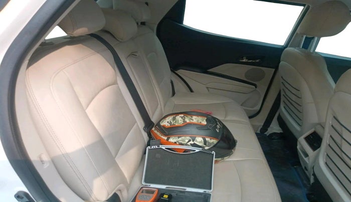 2024 Mahindra XUV400 EL Pro 39.4 KWH Dual Tone, Electric, Automatic, 11,963 km, interior